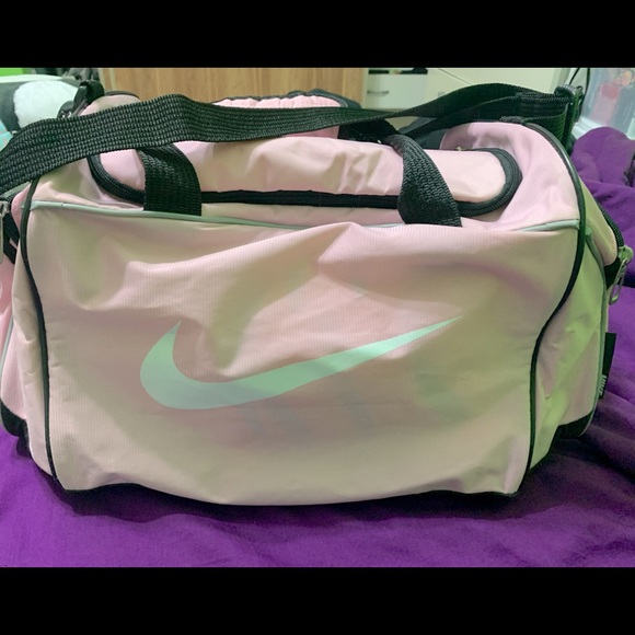 Nike Handbags - Nike duffel bag